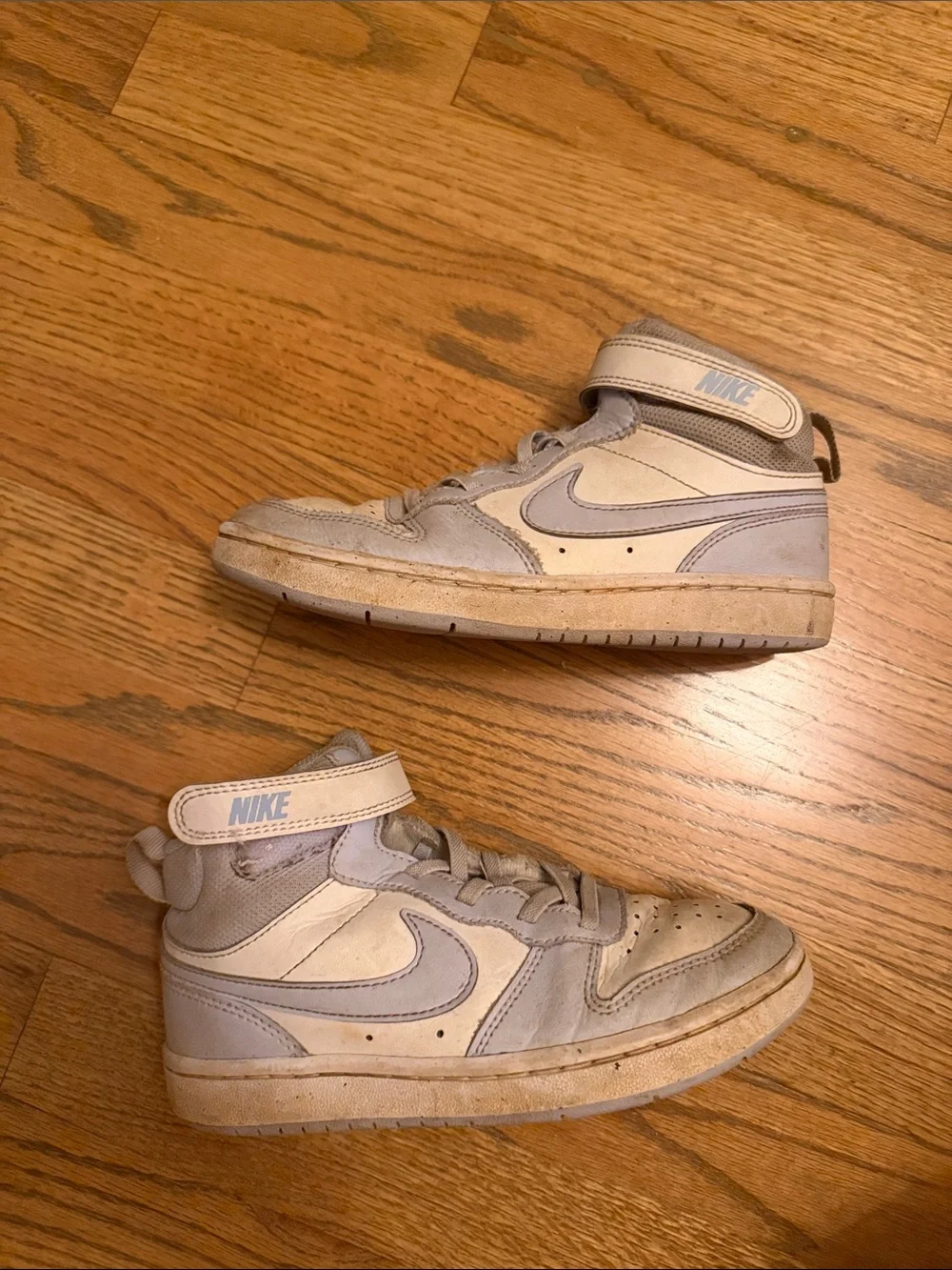 Nike Kids High-Top Sneakers in Beige and Light Gray